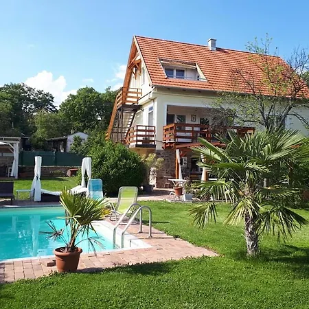 Apartment Fueloep Apartmanhaz *